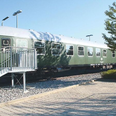 Uebernachten Im Nostalgischen Bahnwaggon Bogen Buitenkant foto