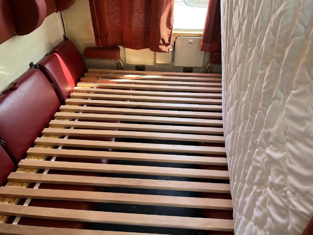 Uebernachten Im Nostalgischen Bahnwaggon Bogen Buitenkant foto